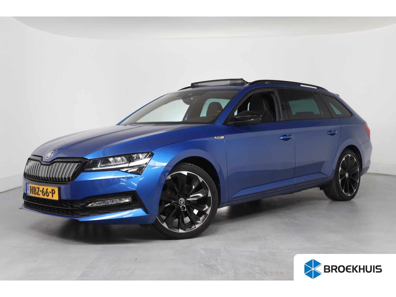 Skoda Superb Combi - 1.4 TSI iV Sportline Business | Trekhaak Wegklapbaar | Pano-dak | Adaptieve Cruise | Stoel - AutoWereld.nl