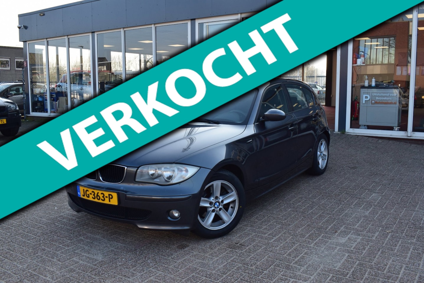 BMW 1-serie - 120i Executive | AUTOMAAT | DAKRAAM| AIRCO | STOELVERWARMING | PARKEERSENSOREN - AutoWereld.nl