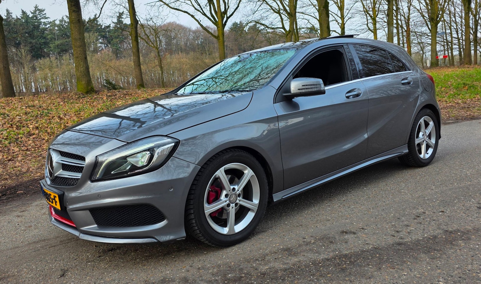 Mercedes-Benz A-klasse - 180 AMG-Line Automaat Xenon Panorama - AutoWereld.nl