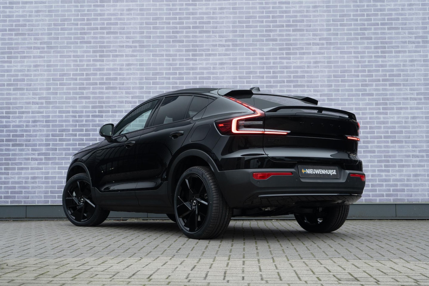 Volvo EC40 - Extended Range 82 kWh Plus Black Edition | All Season Banden | Pixel LED Koplampen | 360 C - AutoWereld.nl