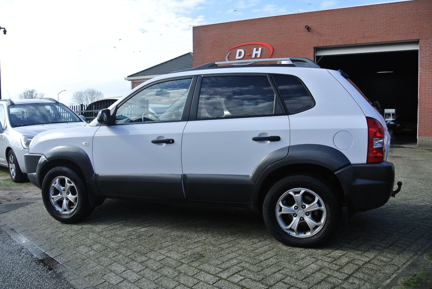Hyundai Tucson - 2.0i 4WD Style airco inruil mogelijk nap - AutoWereld.nl