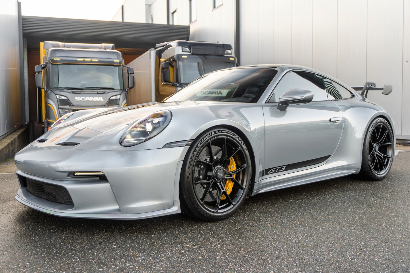Porsche 911 - (992) GT3 - PTS Dolomite Silver - PCCB - Akrapovic - Lift - Full PPF - AutoWereld.nl