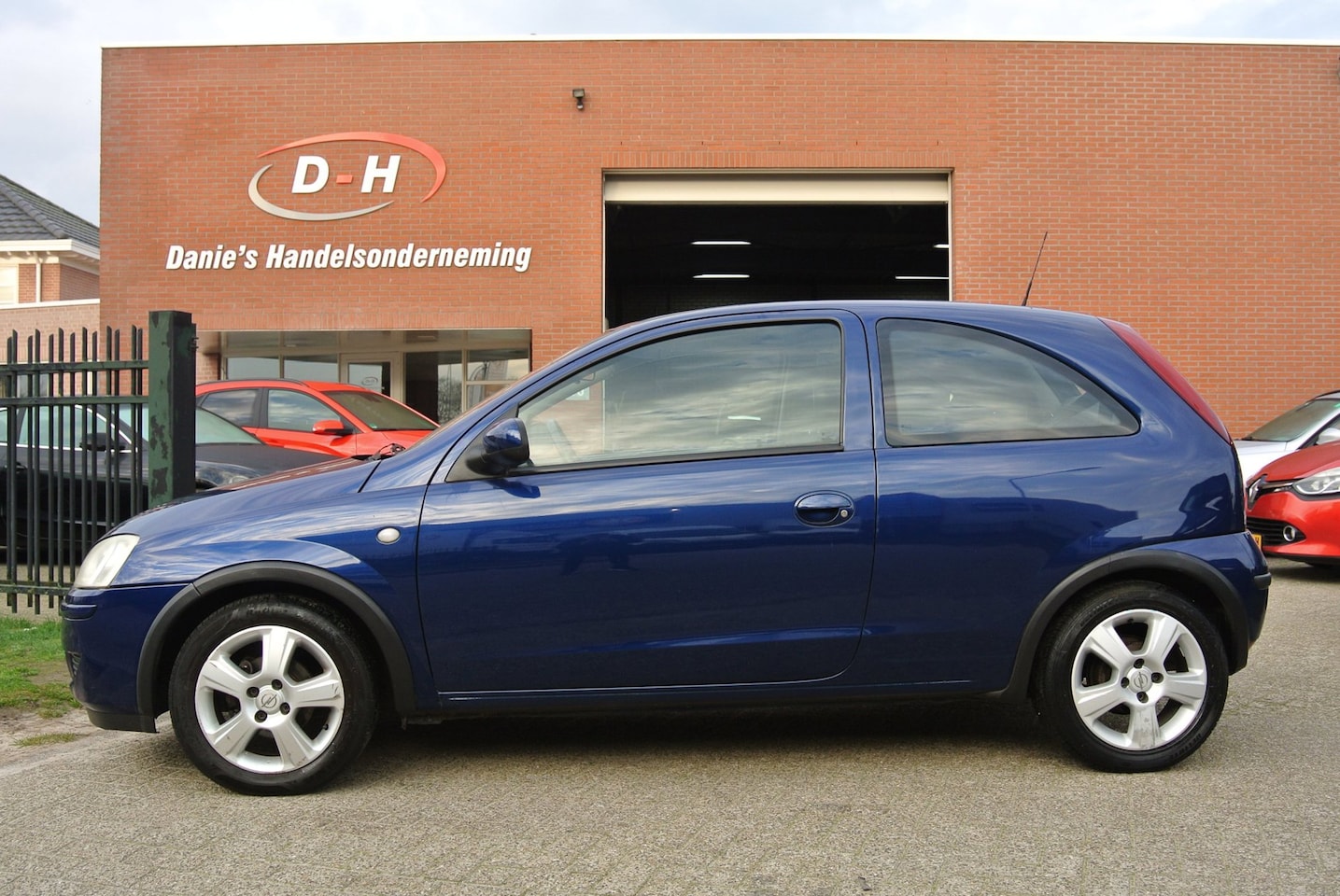 Opel Corsa - 1.2-16V Maxx apk 10-03-2027 inruil mogelijk nap - AutoWereld.nl
