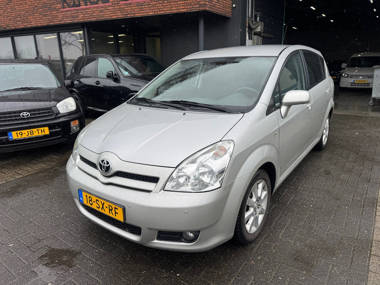 Toyota Verso - 1.8 VVT-i Dynamic 7PERS AUTOMAAT CLIMA CRUISE PARKEERSENSOREN - AutoWereld.nl
