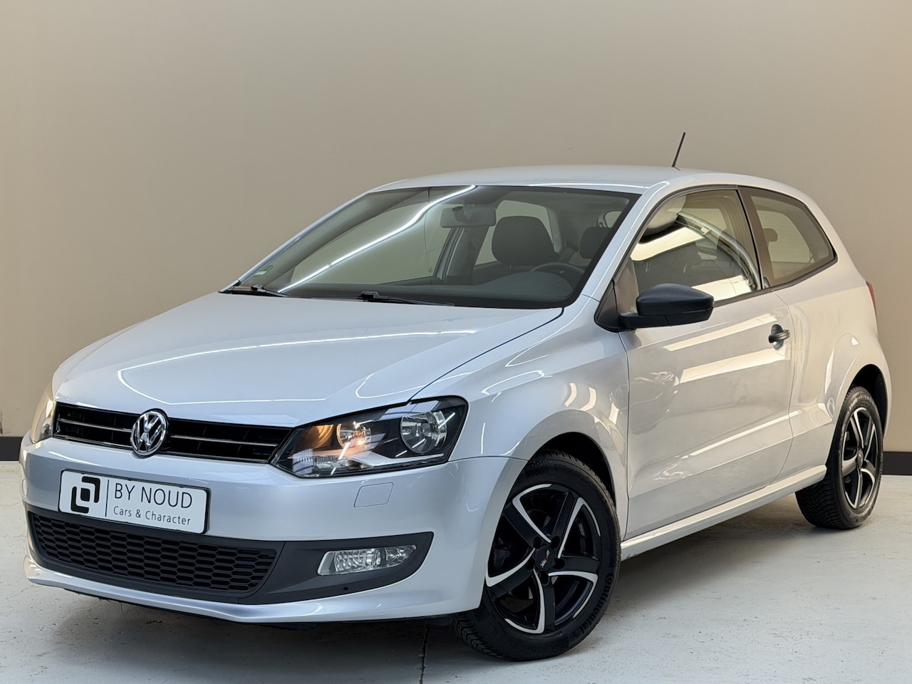 Volkswagen Polo - 1.2 Easyline 1.2 Easyline, 60Pk, 2014, Cruise control, Airco, Parkeersensoren, Armsteun, Radio, Elektri - AutoWereld.nl