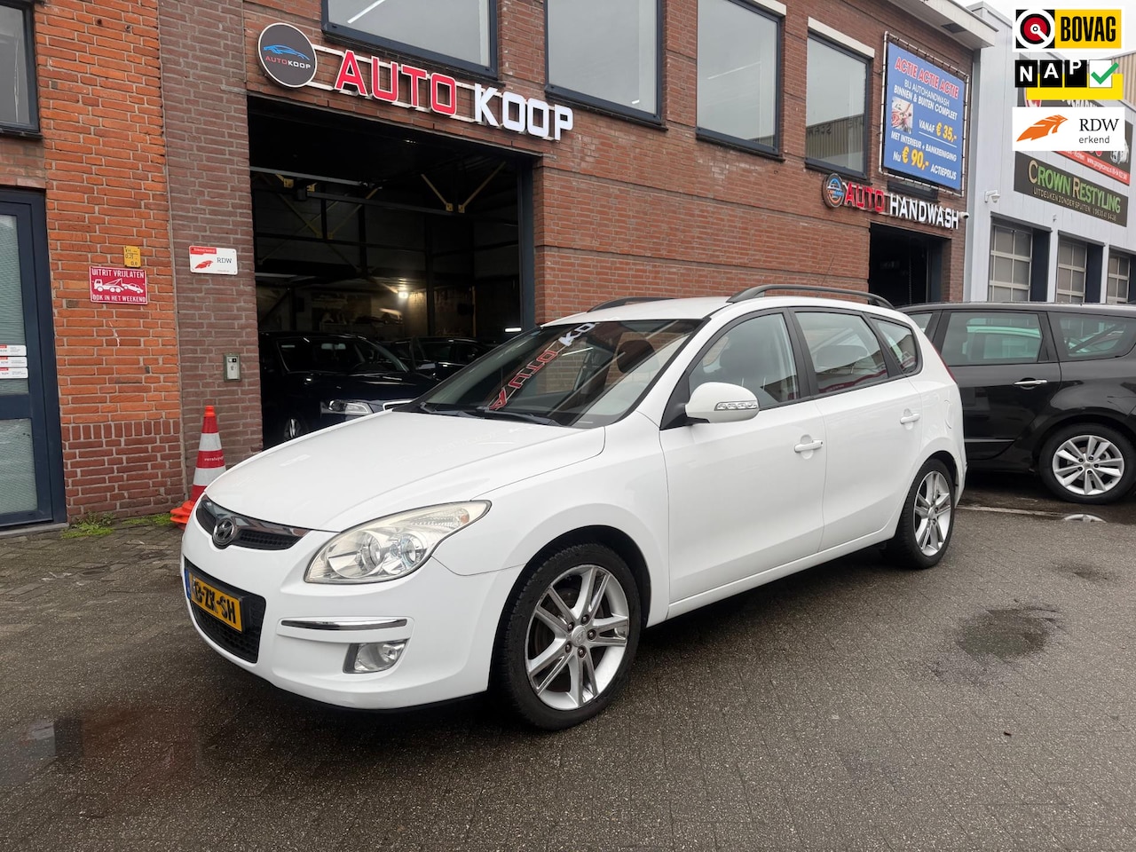 Hyundai i30 CW - 2.0i i-Catcher 143pk Leder Stoelverw Dealeroh - AutoWereld.nl