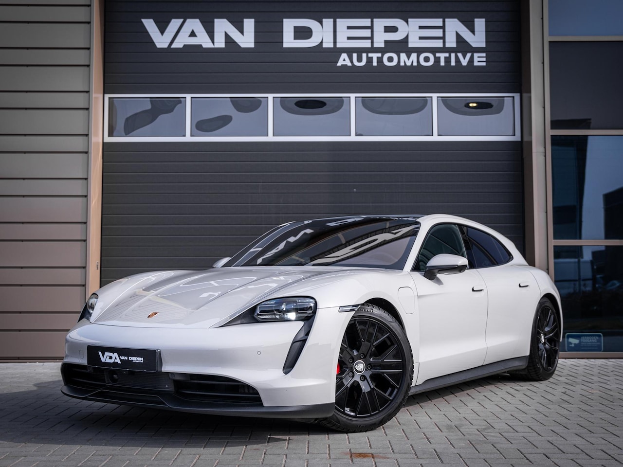 Porsche Taycan Sport Turismo - 4S 79 kWh Performance - Sport Chrono l Lift l Luchtv. l HUD l Panoramadak - AutoWereld.nl