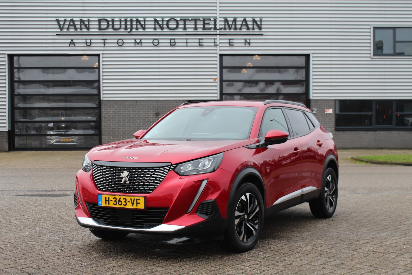 Peugeot 2008 - 1.2 PureTech Allure / Carplay / Keyless / N.A.P. - AutoWereld.nl
