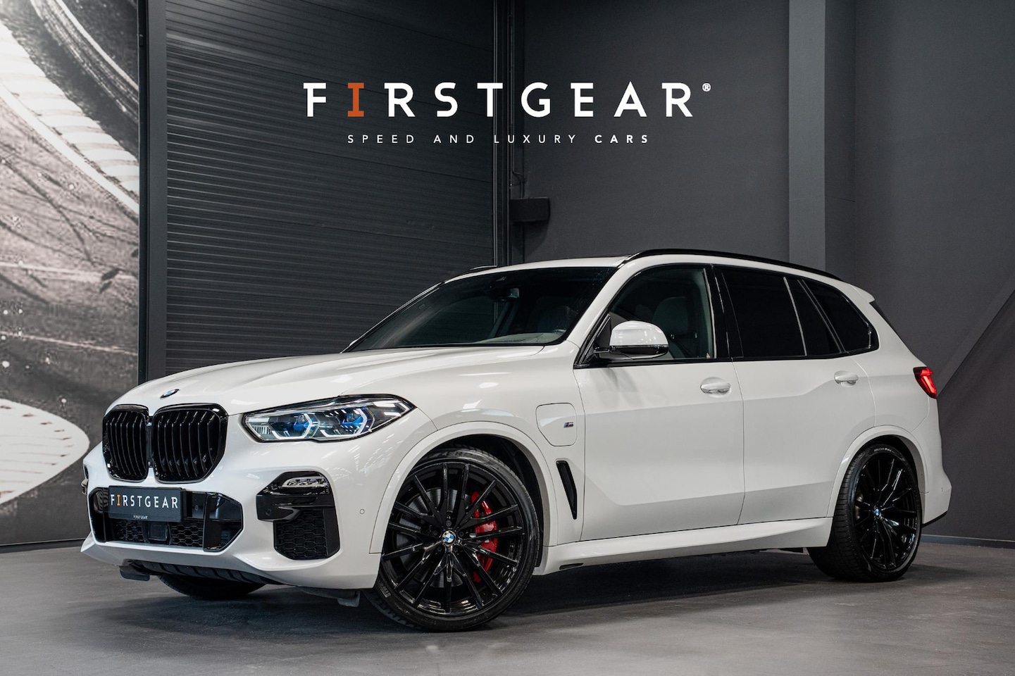 BMW X5 - xDrive45e High Executive *M-Sport / Achteras-besturing / Panorama / Harman-Kardon / HUD / - AutoWereld.nl