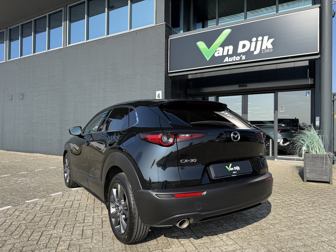 Mazda CX-30 - 2.0 e-X M Hybrid 187Pk Open Dak Navi 360Camera Bose El.Klep - AutoWereld.nl