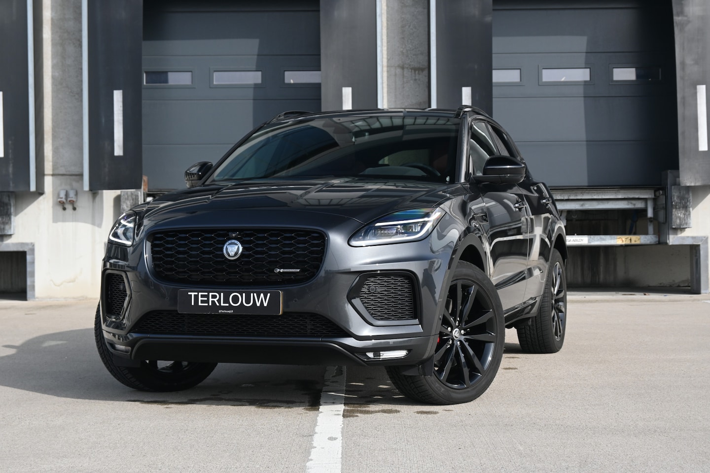 Jaguar E-Pace - 1.5 P300e AWD R-Dynamic SE - AutoWereld.nl