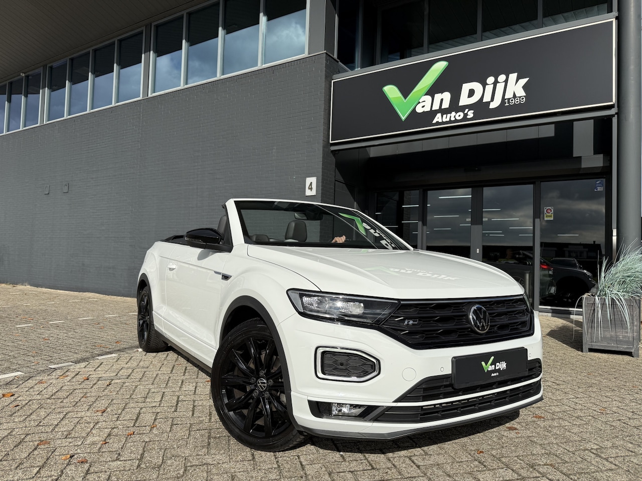 Volkswagen T-Roc Cabrio - 1.5 TSI R-Line Navi Camera 18'' - AutoWereld.nl