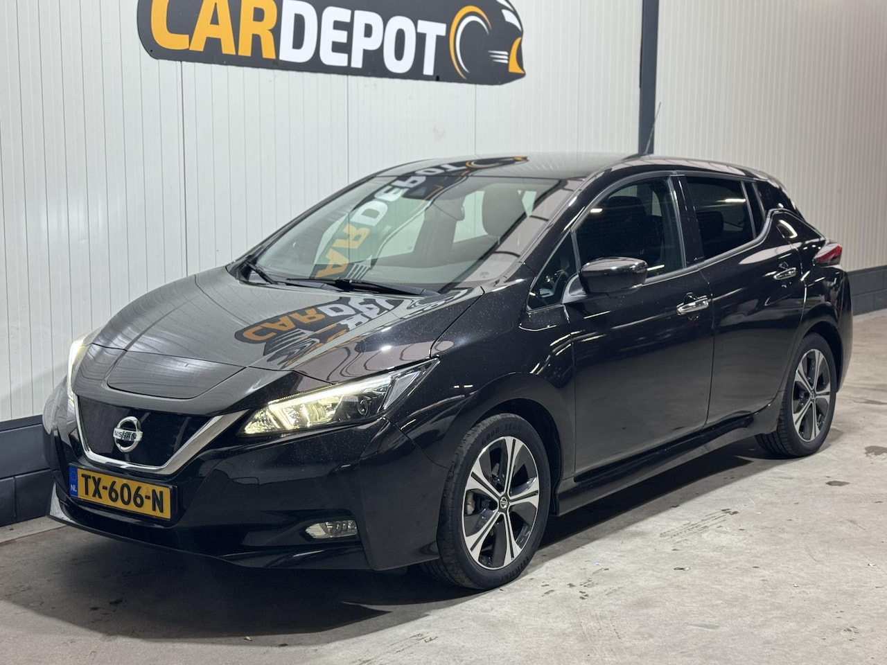 Nissan LEAF - N-Connecta 40 kWh Super Netjes Technisch  100 % - AutoWereld.nl