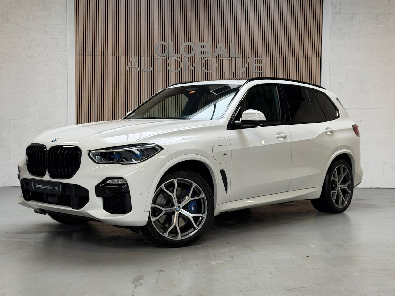 BMW X5 - XDrive45e High Executive - M Sport - Skylounge - Carbon - AutoWereld.nl