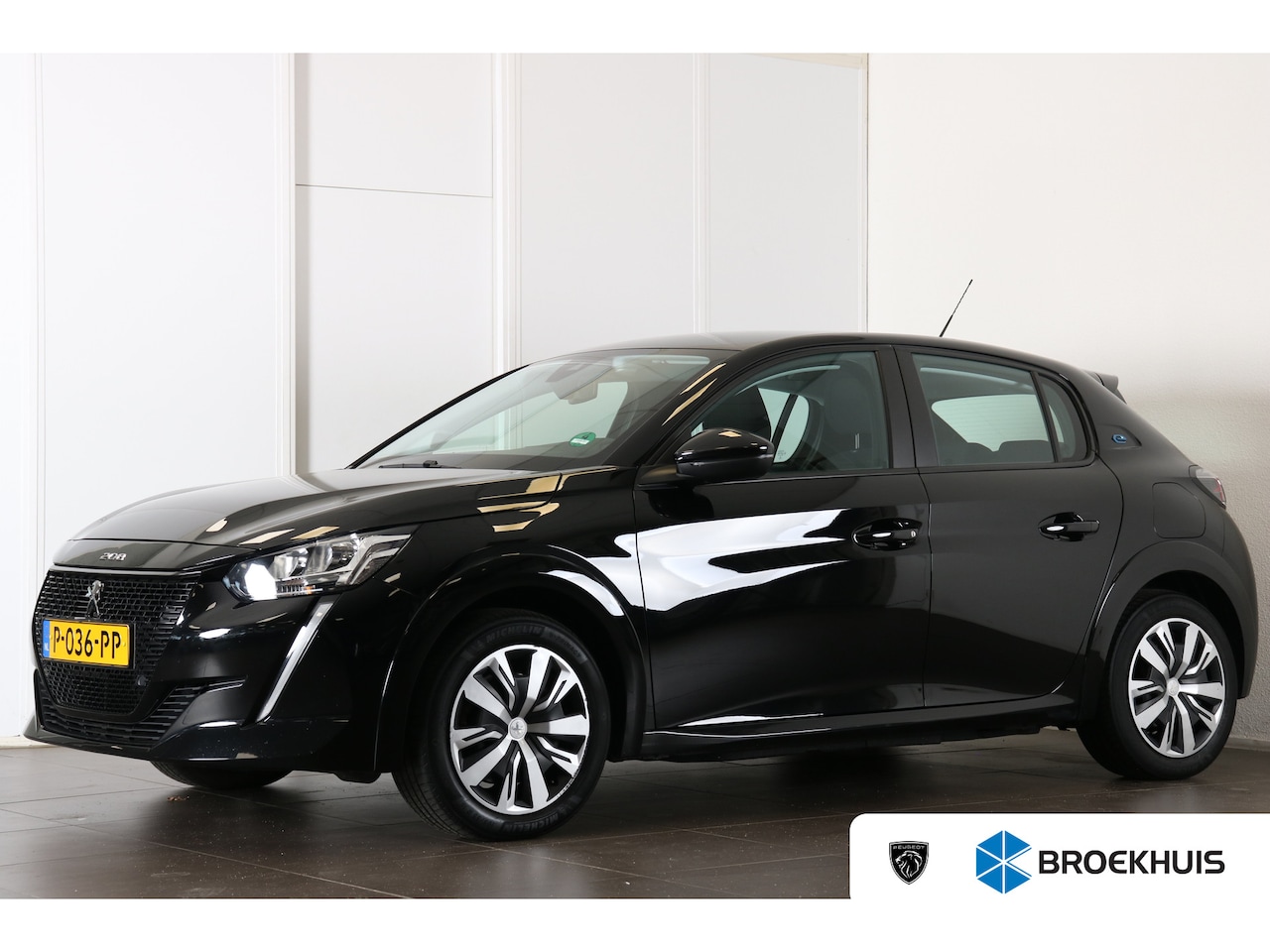 Peugeot e-208 - EV Active 50 kWh | Navi | Cruise control | Apple Carplay | Airco | DAB | - AutoWereld.nl