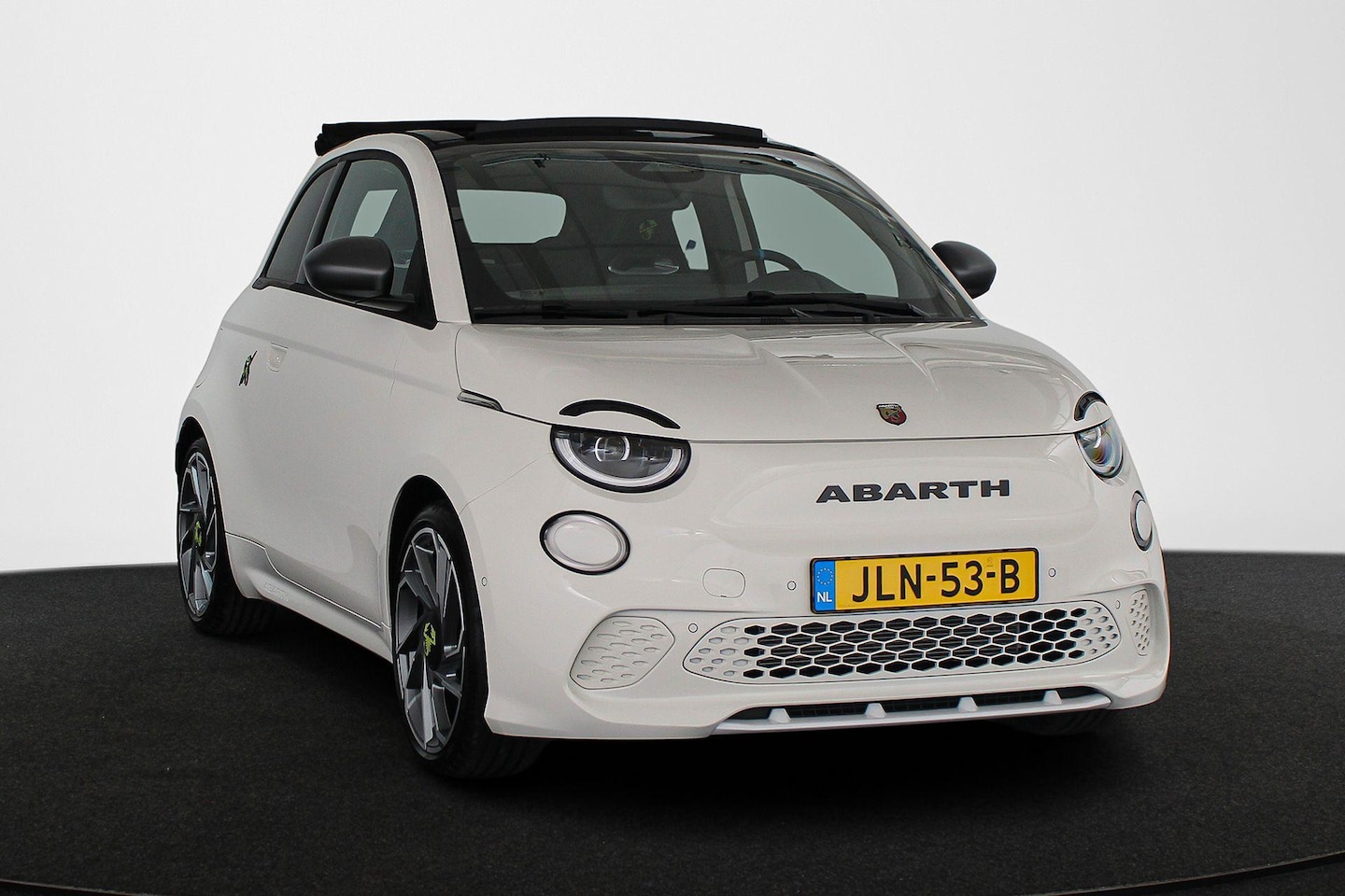 Abarth 500 - 500C Abarth Turismo 42 kWh Achteruitrijcamera Keyless Stoelverwarming - AutoWereld.nl