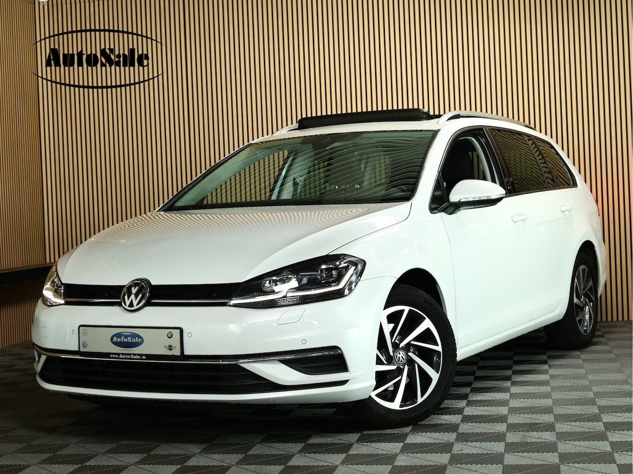 Volkswagen Golf Variant - 1.4 TSI Highline PANO NAVI CARPLAY STOELVW "17 - AutoWereld.nl