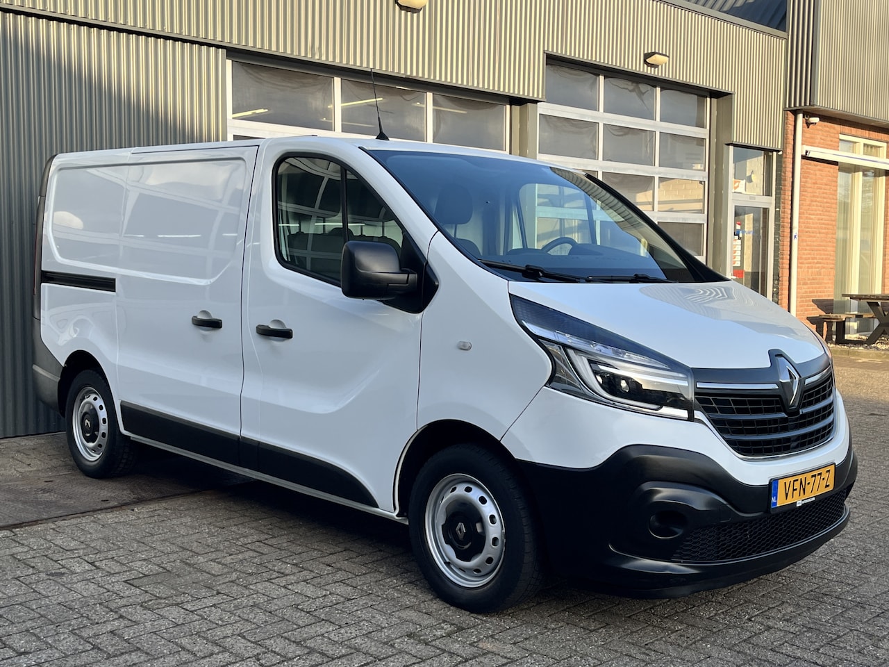 Renault Trafic - 1.6 dCi L1H1 Euro 6 Airco Cruise controle 3-Persoons Telefoonverbinding Parkeersensoren ac - AutoWereld.nl