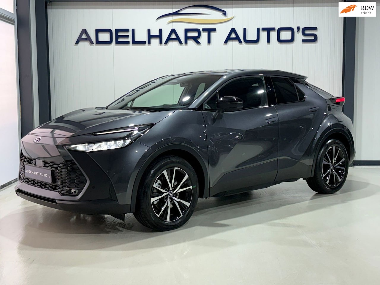 Toyota C-HR - 2.0 Plug-in Hybrid 220 Dynamic Automaat / Navigatie full map / Camera / Cruise control / e - AutoWereld.nl