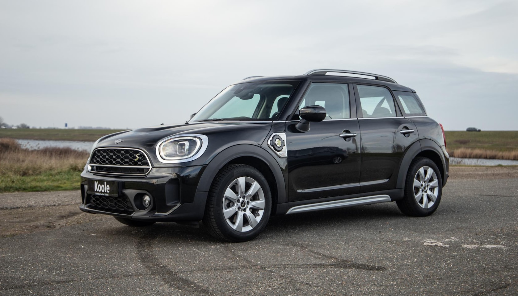 MINI Countryman - 1.5 Cooper S E ALL4 Essential CAMERA / NAVI / CARPLAY / AIRCO / ZWART / STOELVERWARMING - AutoWereld.nl