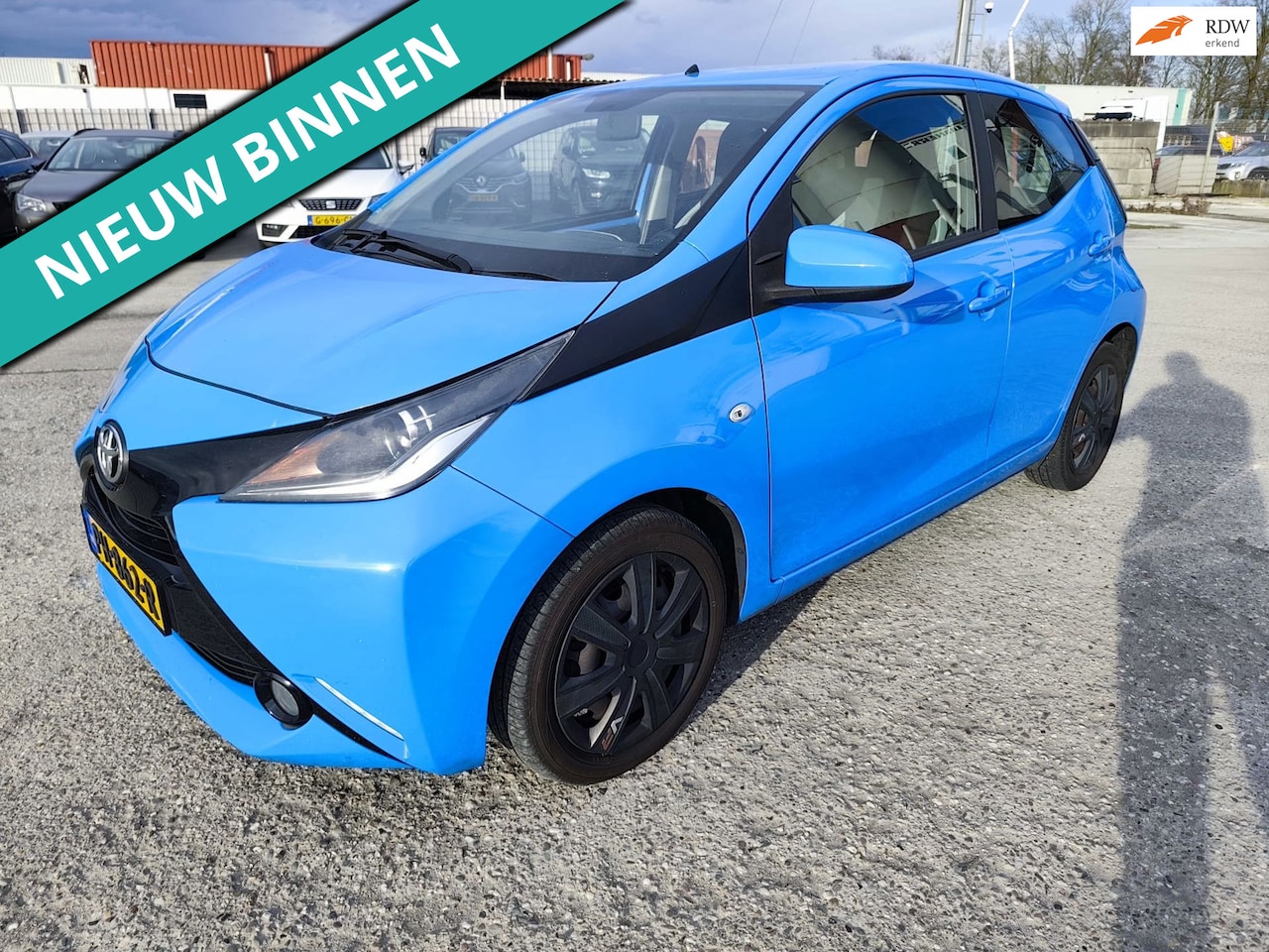 Toyota Aygo - 1.0 VVT-i x-play NETTE AUTO RIJDT EN SCHAKELT GOED - AutoWereld.nl
