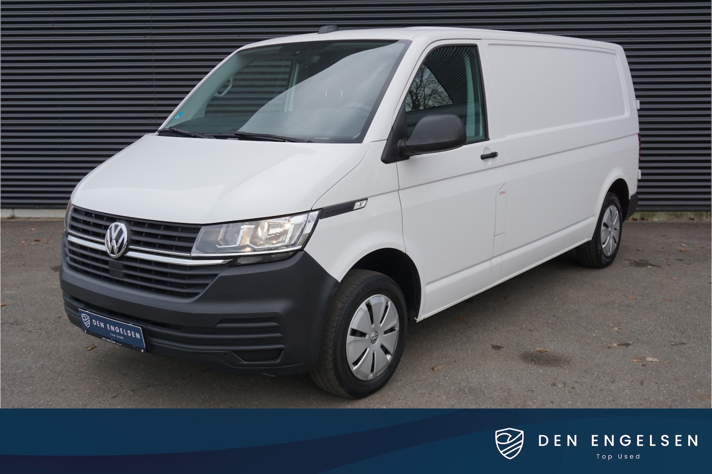 Volkswagen Transporter - L2H1 110pk Apple Carplay Navigatie Trekhaak Cruise control 3-Zits - AutoWereld.nl