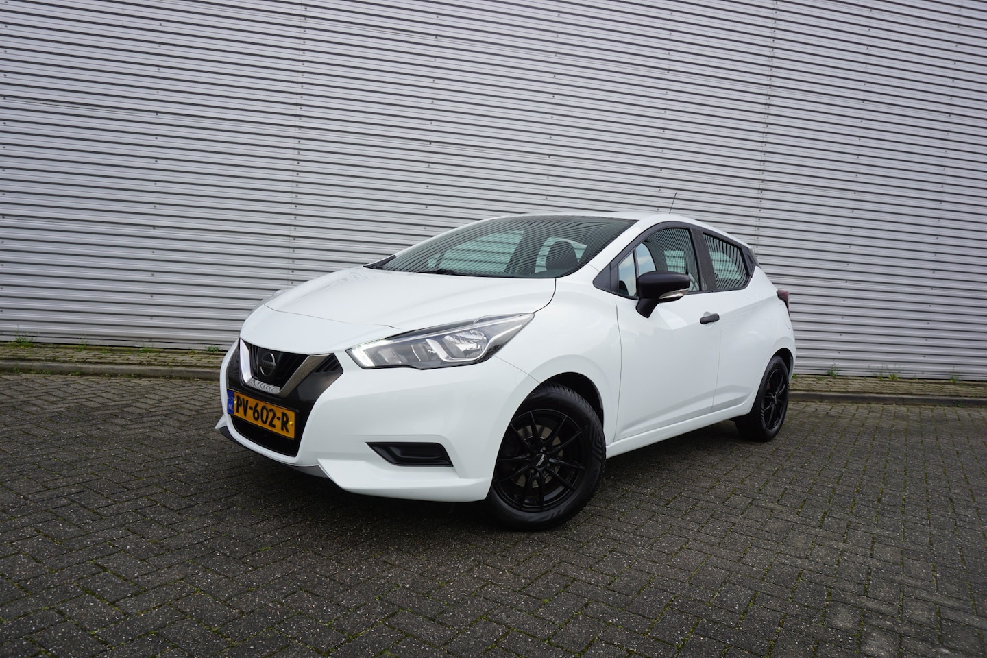 Nissan Micra - 1.0L Visia+ Airco / Cruise / BT / Elektr. ramen / Lm velgen / NAP - AutoWereld.nl