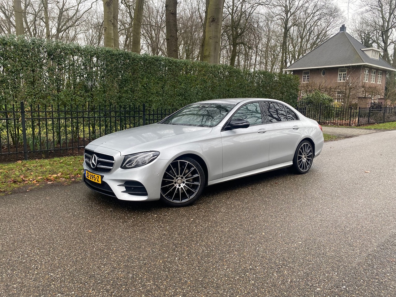 Mercedes-Benz E-klasse - 220D AMG, Trekhaak, Widescreen, NAP!! - AutoWereld.nl