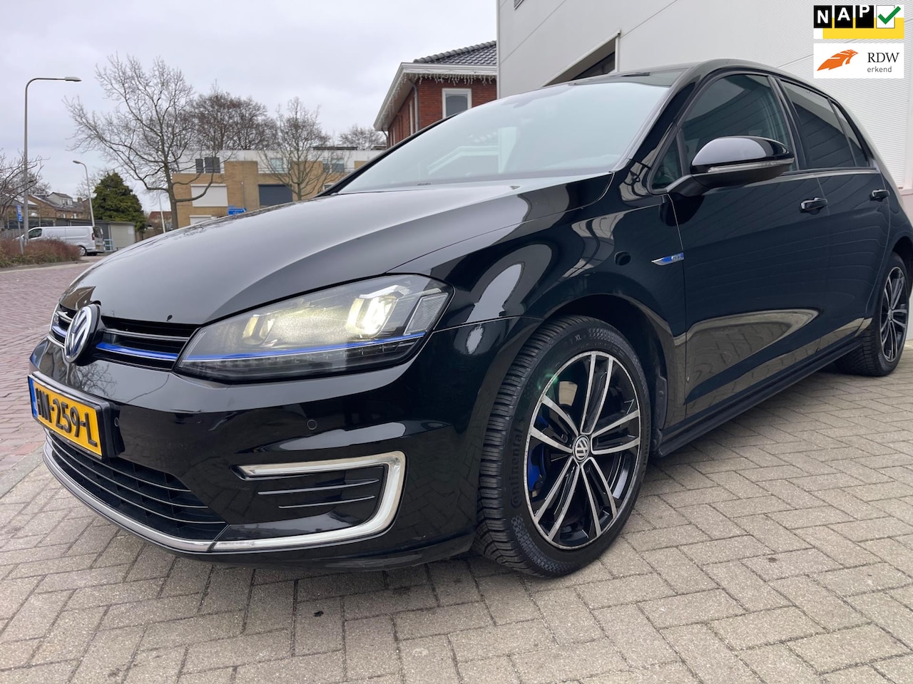 Volkswagen Golf - 1.4 TSI GTE/Goed-onderhouden/Navi/Sfeer verlichting/Cruise-c/Climate-c/Led/Pdc - AutoWereld.nl