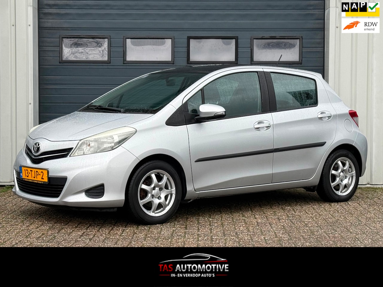 Toyota Yaris - 1.3 VVT-i Aspiration 2e EIG/NAVI/PANO/CRUISE - AutoWereld.nl