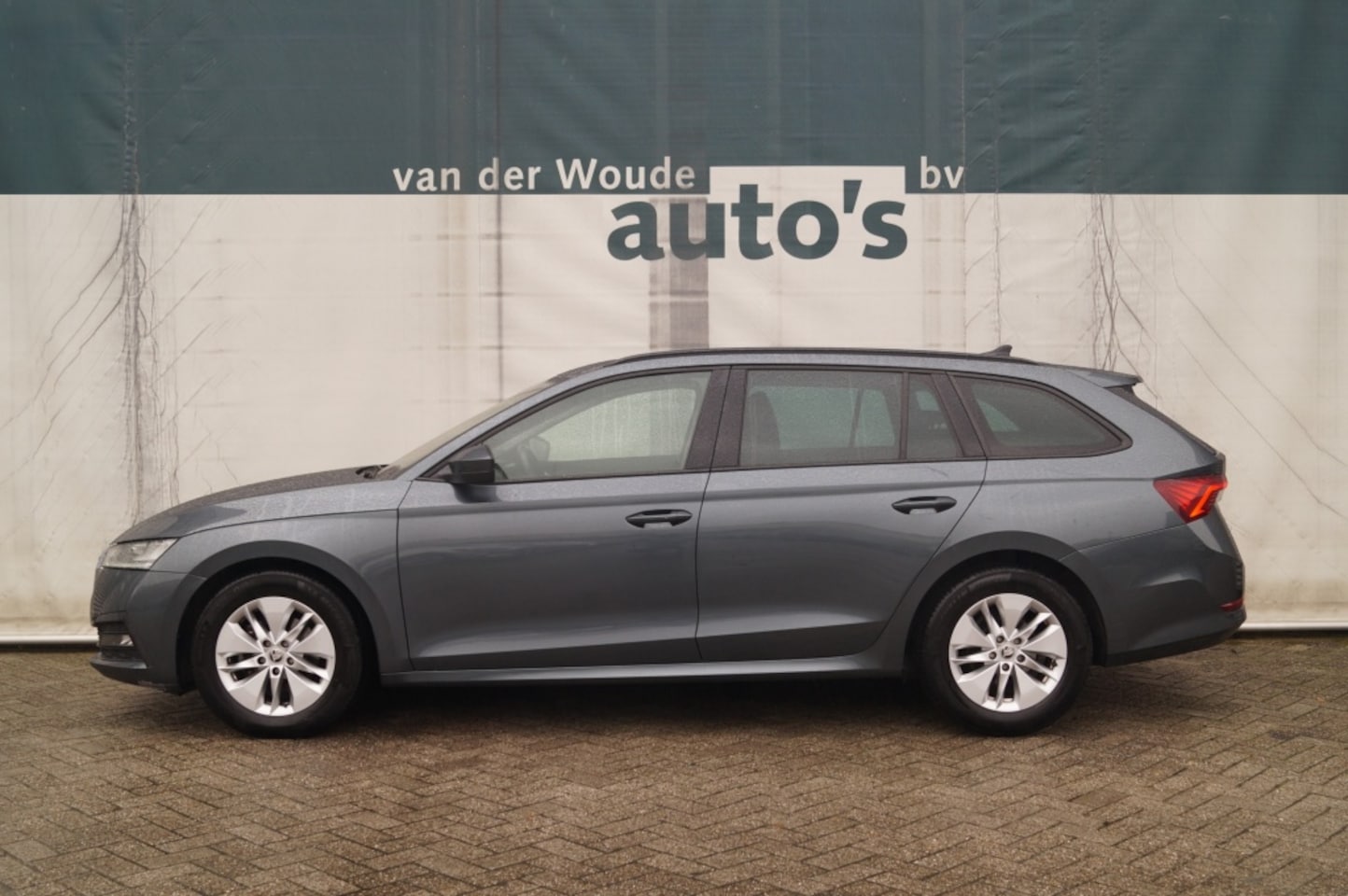 Skoda Octavia Combi - 1.0 TSI 110pk DSG Business Edition -PANO-ECC-CAM- - AutoWereld.nl