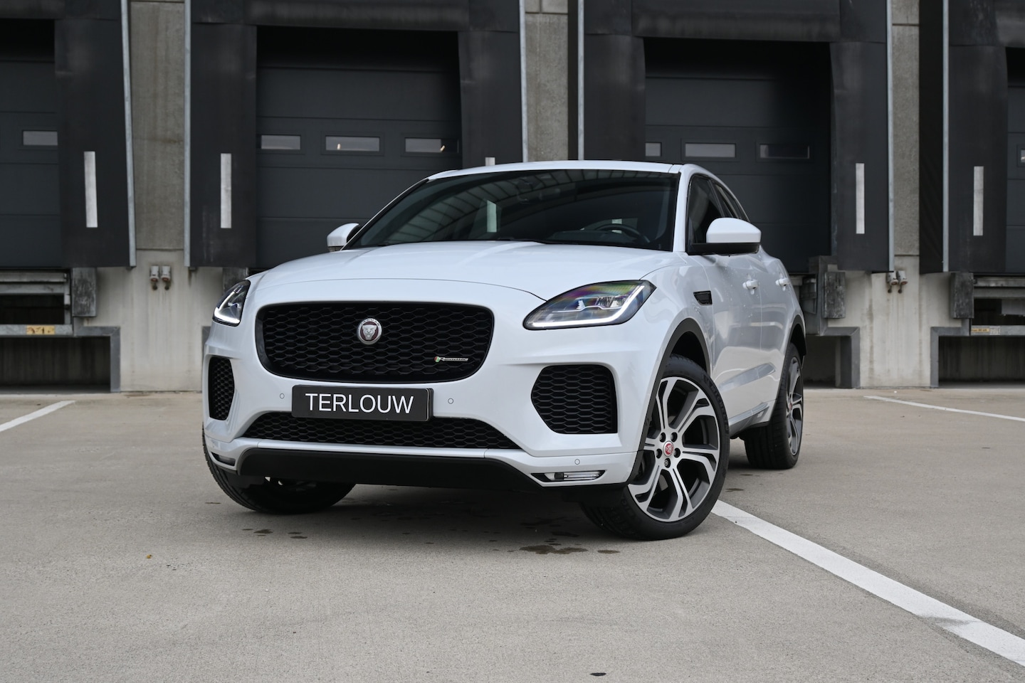 Jaguar E-Pace - 2.0 P250 AWD First Edition 2.0 P250 AWD First Edition - AutoWereld.nl