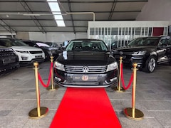 Volkswagen Passat - 1.6 TDI Highline SEDAN LIMOUSINE Alcantara