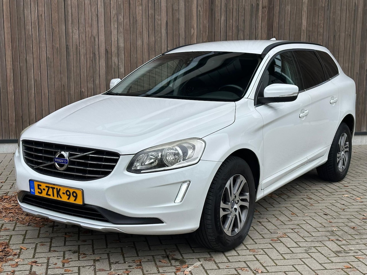 Volvo XC60 - 2.0 D4 FWD Momentum 2.0 D4 FWD Momentum - AutoWereld.nl