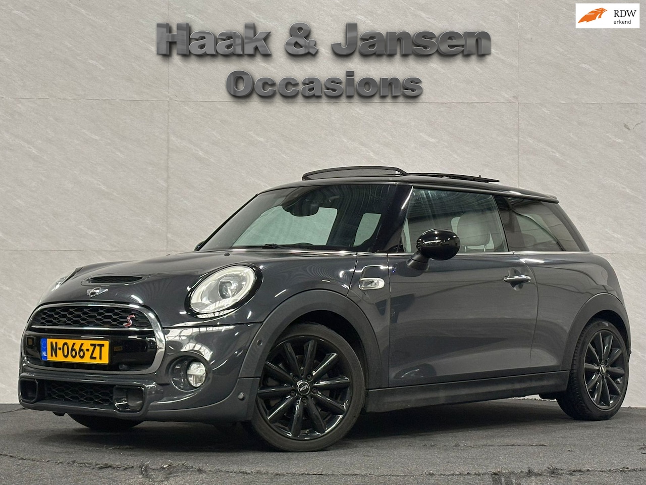 MINI Cooper S - Mini 2.0 Chili Serious Business - Pano - Automaat - Stoelverwarming - AutoWereld.nl