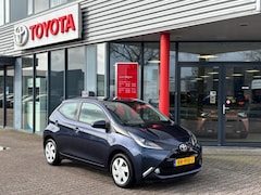 Toyota Aygo - 1.0 VVT-i x-play | Navigatie | A. camera | Dealeronderh. | lage