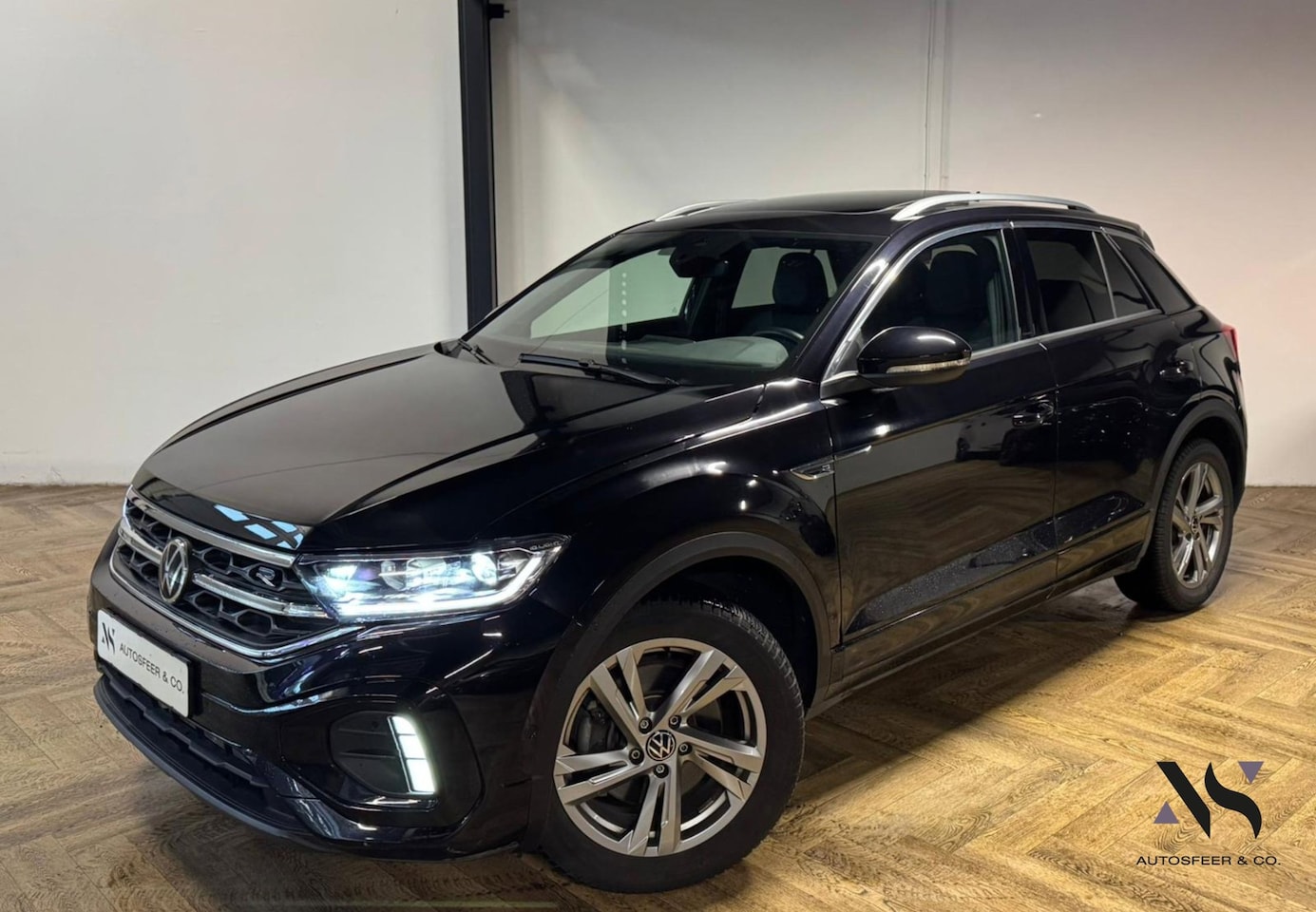 Volkswagen T-Roc - 2.0 TSI 4Motion R-Line PANO KEYLESS CAM - AutoWereld.nl