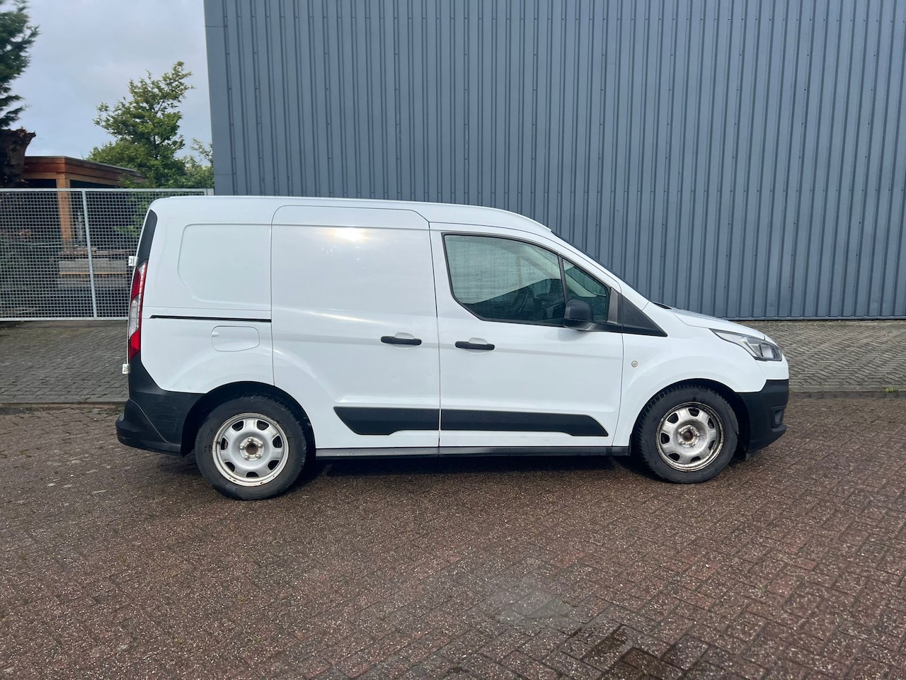 Ford Transit Connect - 1.5 EcoBlue L1 Ambiente Cruise Control Airco ASC TCS Ond. Boekje NAP Trekhaak - AutoWereld.nl