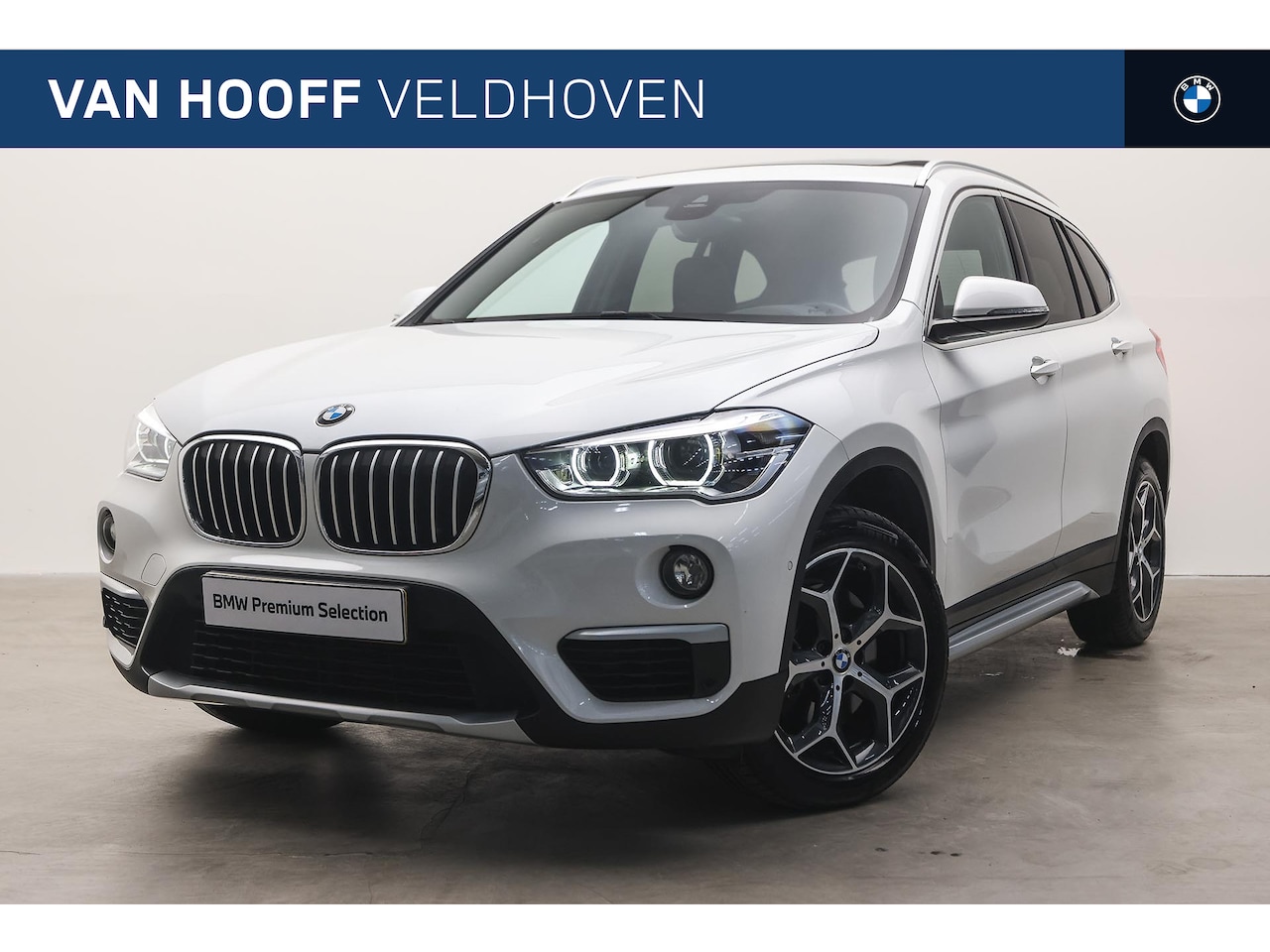 BMW X1 - sDrive20i High Executive xLine Automaat / Trekhaak / Panoramadak / Achteruitrijcamera / He - AutoWereld.nl