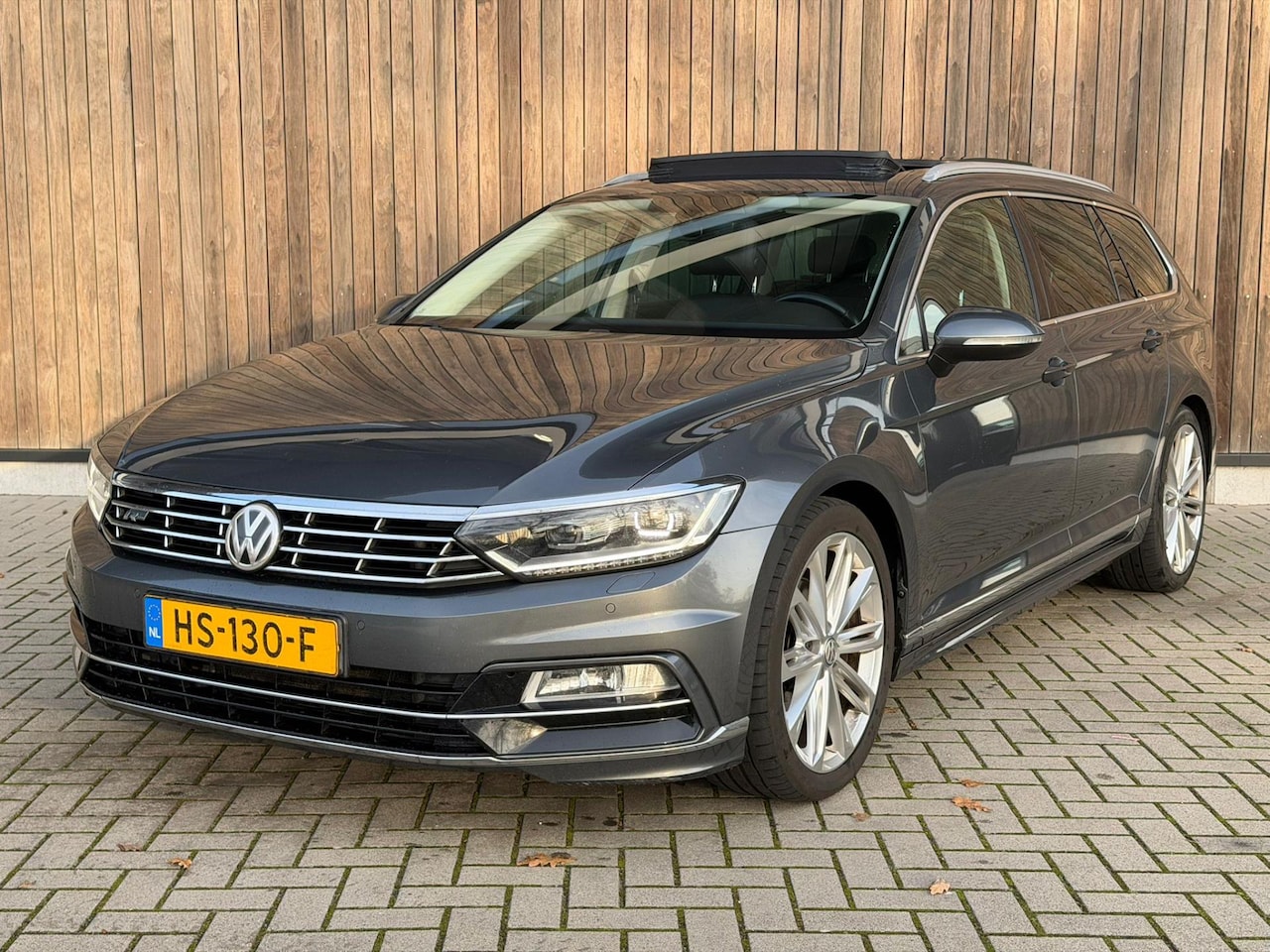 Volkswagen Passat Variant - 1.6 TDI Business Edition R | PANO | VIRTUAL DASH | - AutoWereld.nl