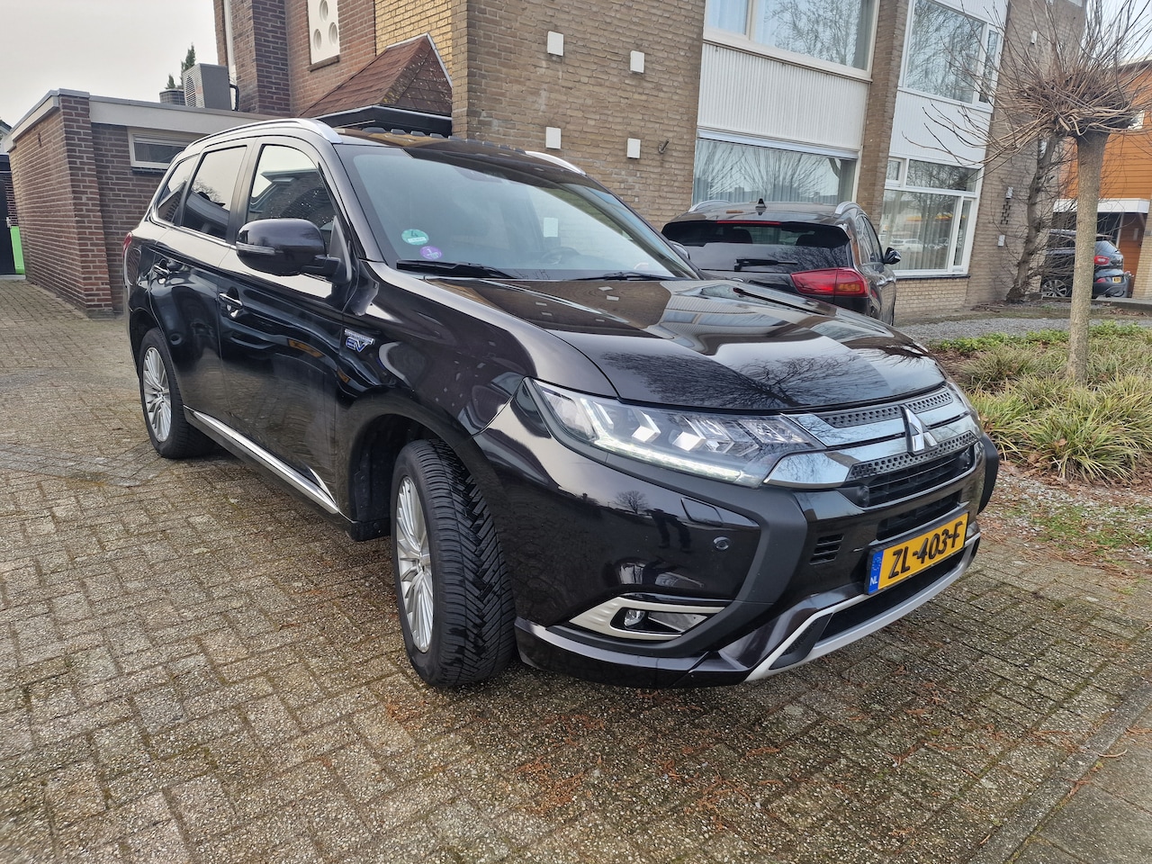 Mitsubishi Outlander - 2.4 PHEV Instyle+ met lederen bekleding en kantel/schuifdak - AutoWereld.nl