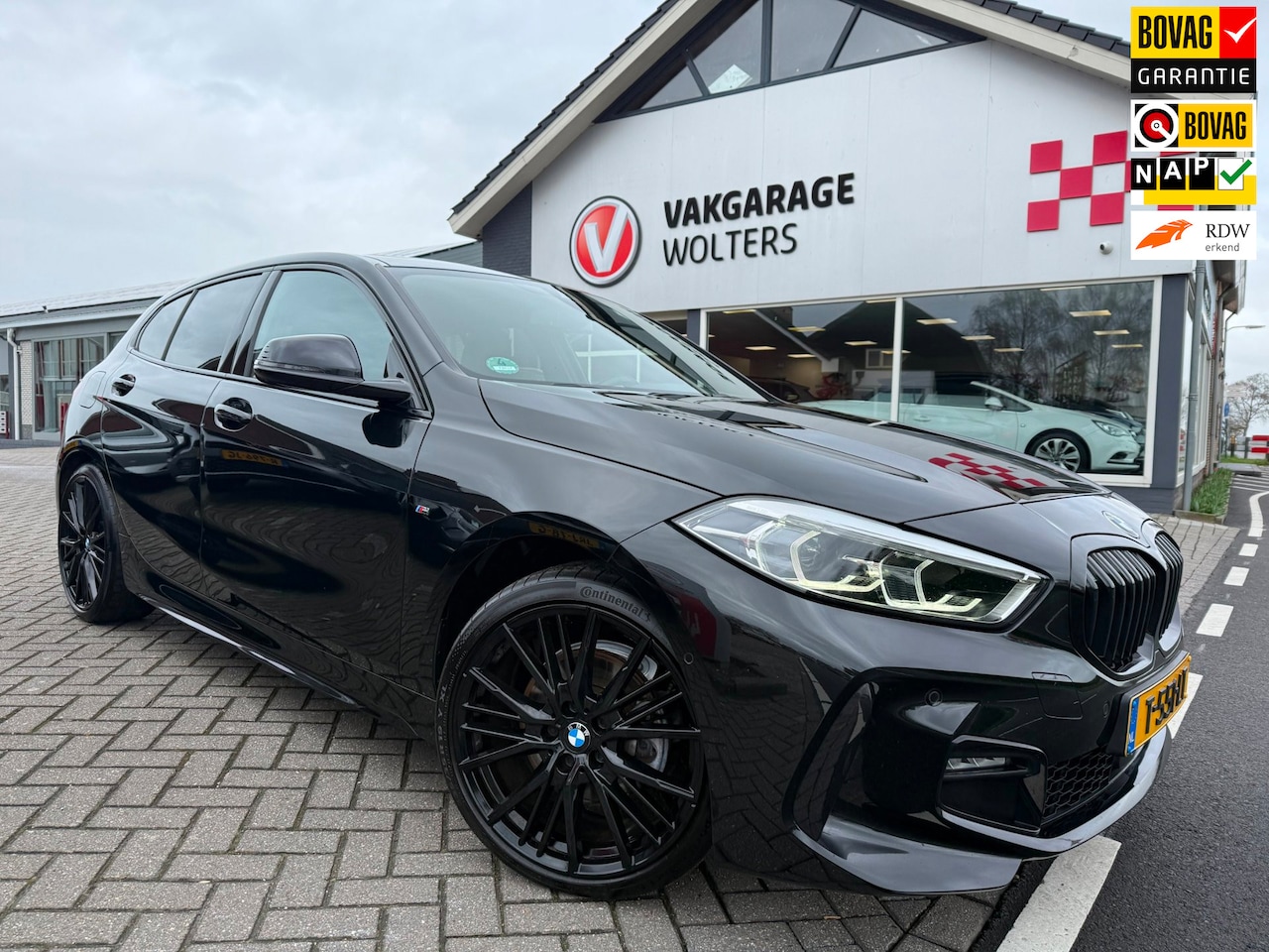 BMW 1-serie - 118i M Pakket/Panorama dak/Sportstoelen - AutoWereld.nl