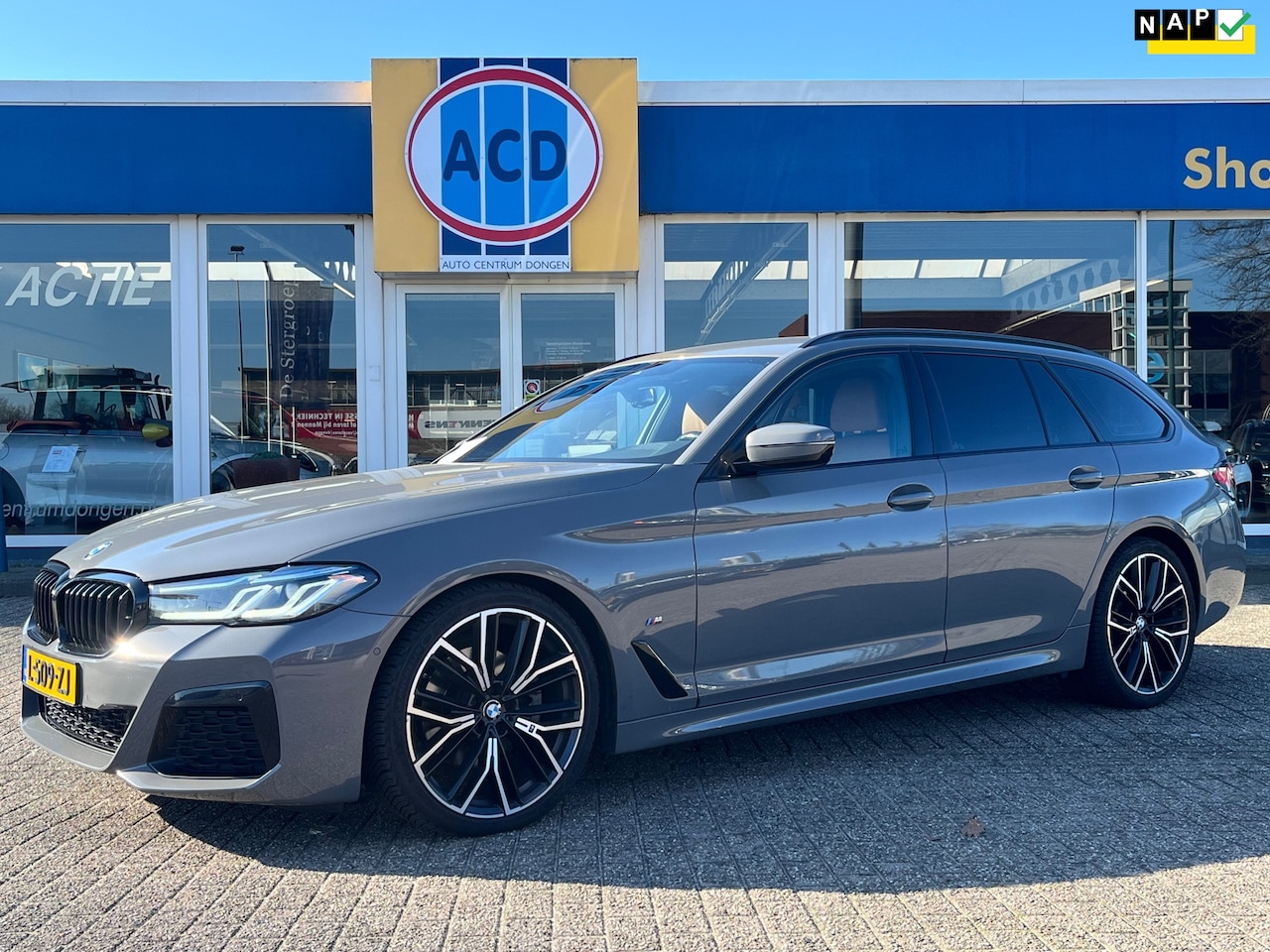 BMW 5-serie Touring - 520i Business Edition Plus | M-Sport | Orig. NL | M-Pakket | Laser verlichting | - AutoWereld.nl