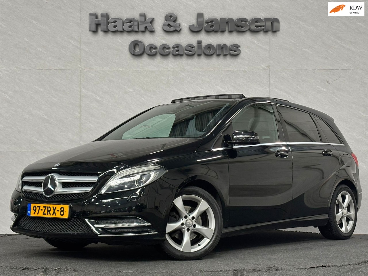 Mercedes-Benz B-klasse - 180 Ambition - Pano - Cruise - Parkeersensoren - AutoWereld.nl