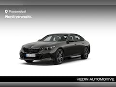 BMW 5-serie - 530e M Sport Edition M Sport Pro | Travel Pack | Comfort Pack | Panoramadak | Trekhaak | S