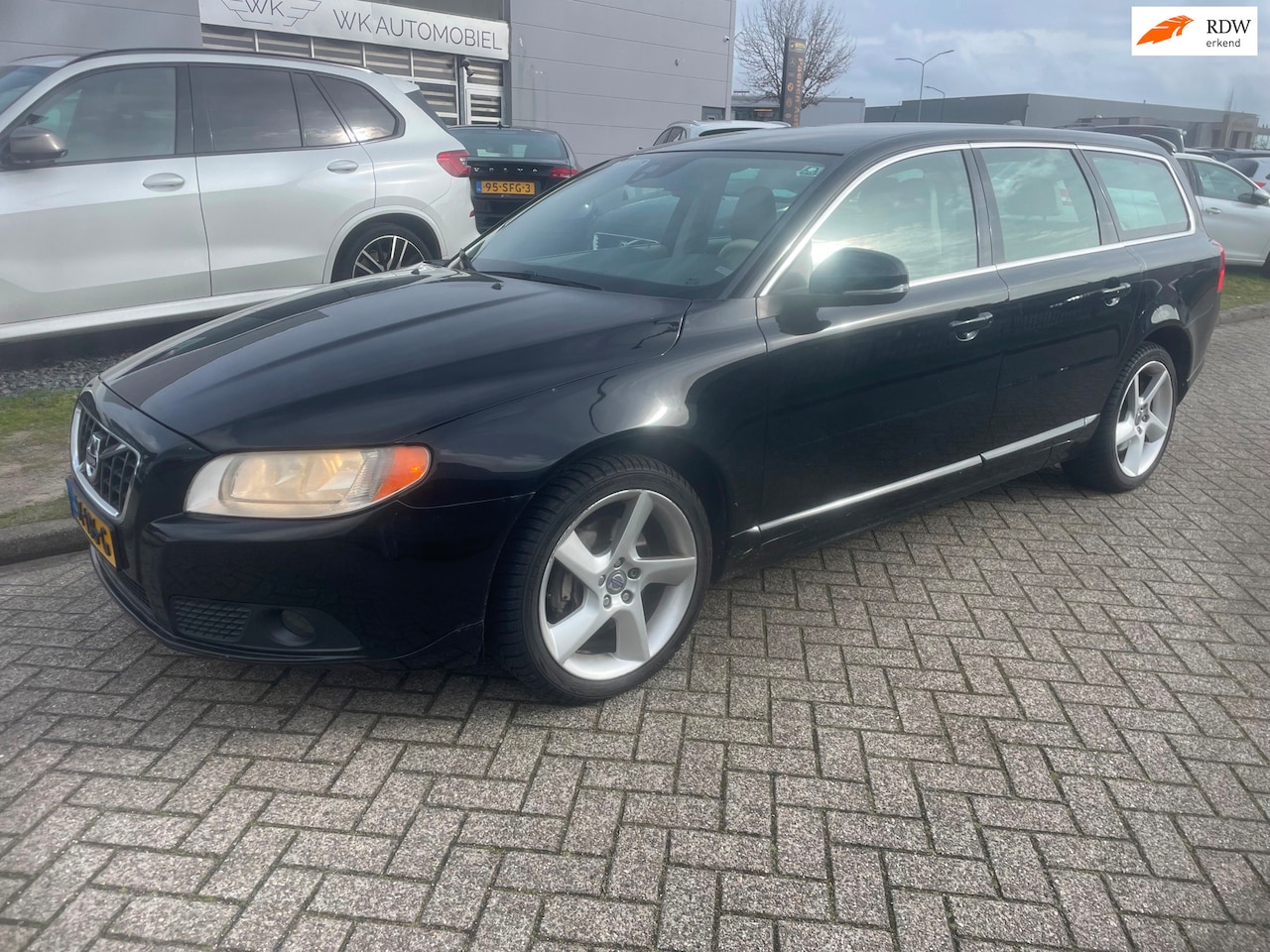 Volvo V70 - 2.4 D5 AWD Momentum 2.4 D5 AWD Momentum - AutoWereld.nl