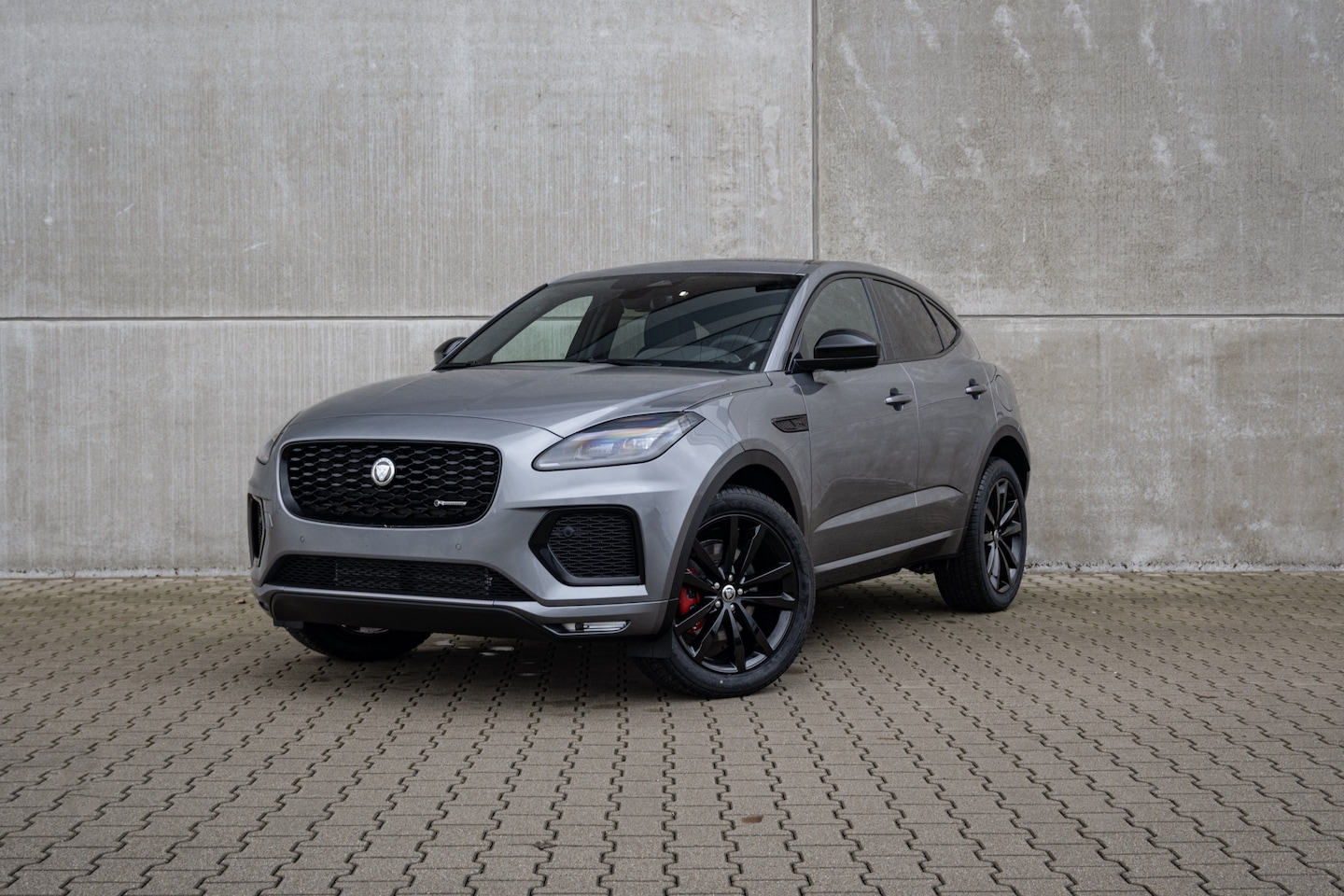 Jaguar E-Pace - 1.5 P270e AWD R-Dynamic SE 1.5 P270e AWD R-Dynamic SE - AutoWereld.nl