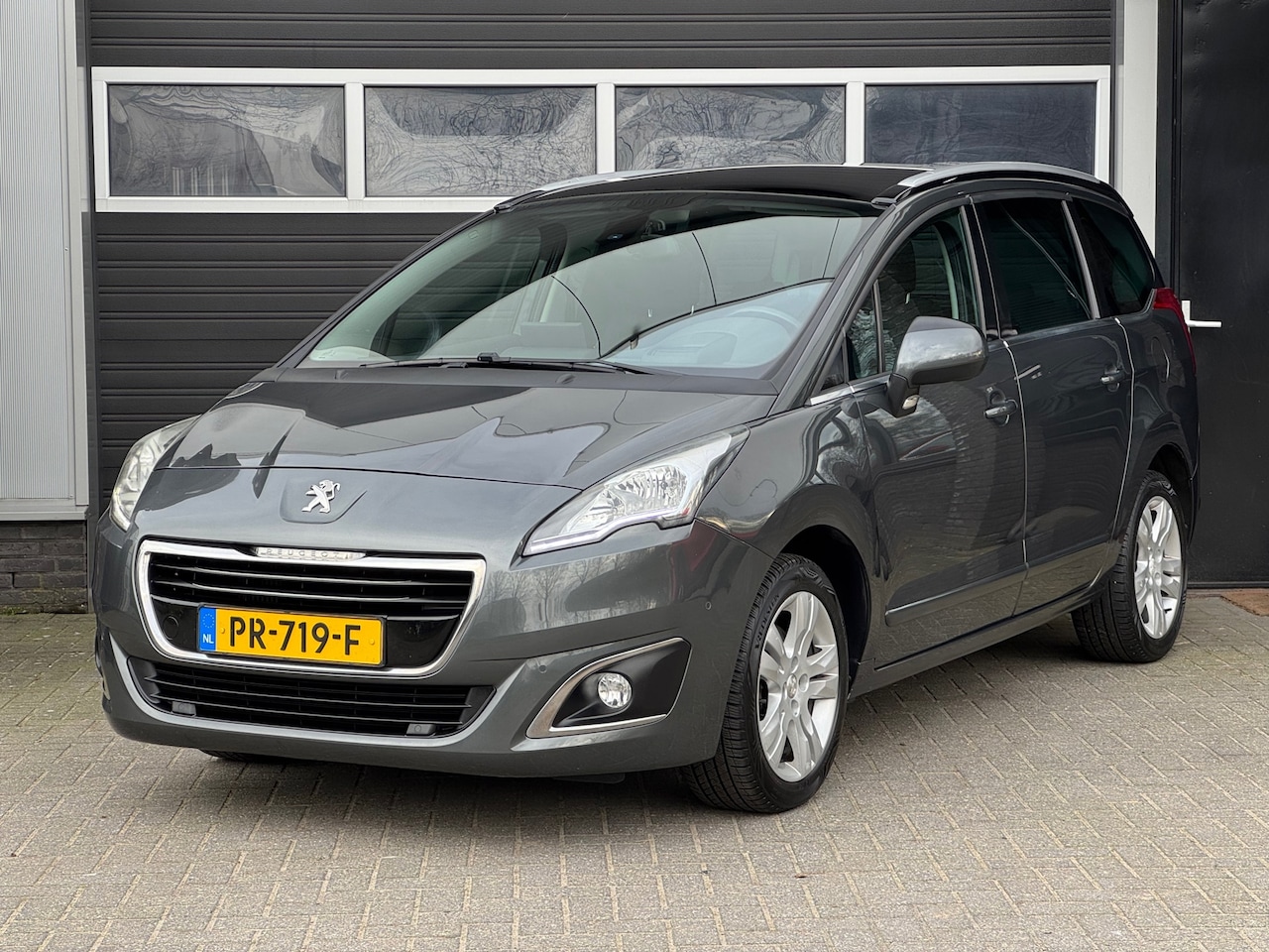 Peugeot 5008 - 1.6 BlueHDi Allure 7p. Automaat, Pano, Cruise, HUD, Navi, Trekhaak, - AutoWereld.nl