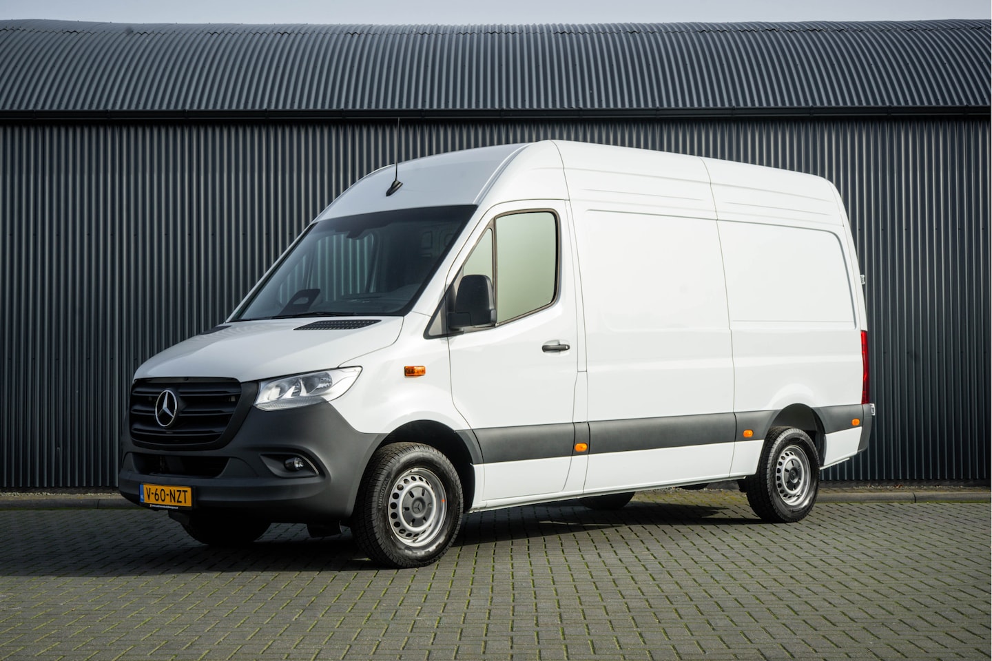 Mercedes-Benz Sprinter - 317 CDI L2H2 | Mbux | Facelift | Navi | Camera | Adapt.Cruise | Automaat - AutoWereld.nl