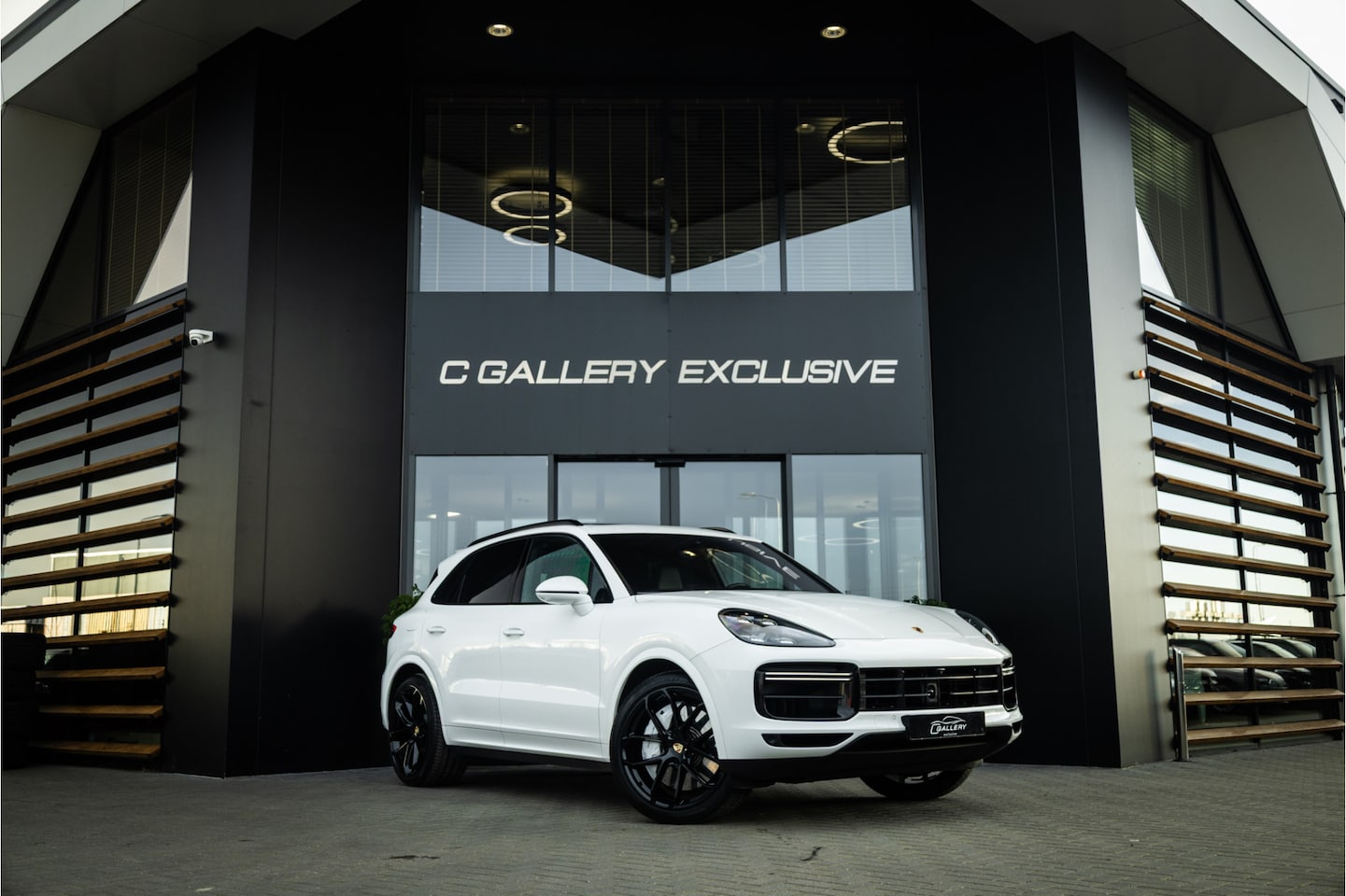 Porsche Cayenne - 4.0 Turbo - Origineel NL | Sport Chrhono + | Luchtvering | Elek. Trekhaak - AutoWereld.nl